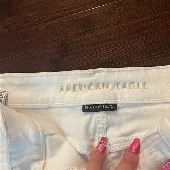 American Eagle Outfitters White Denim Roll-Cuff Shorts - Picture 2 of 4